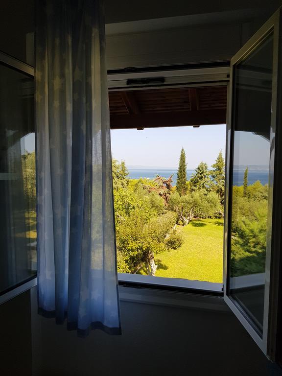 Cozy Cliff House Nea Poteidaia